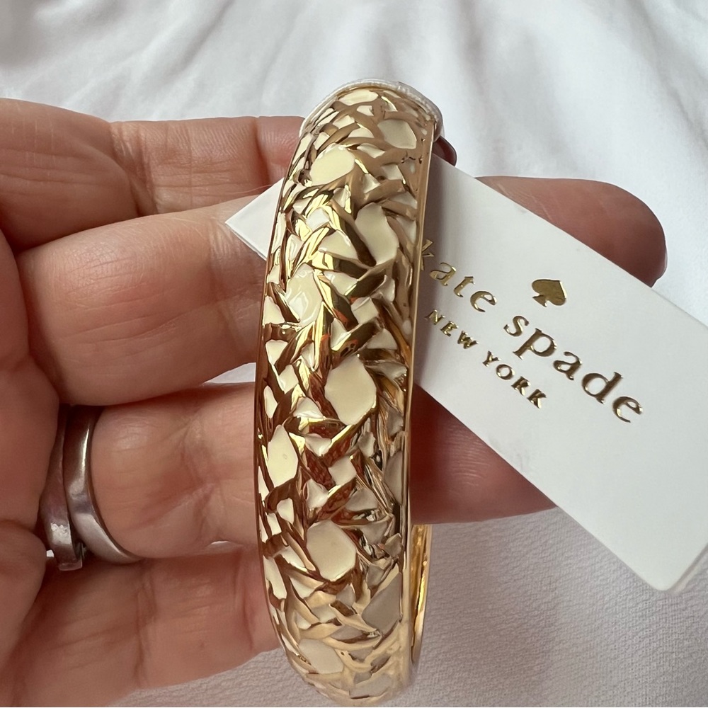 Kate Spade gold tone cream enamel wide bangle bracelet BNWT - Picture 16 of 16